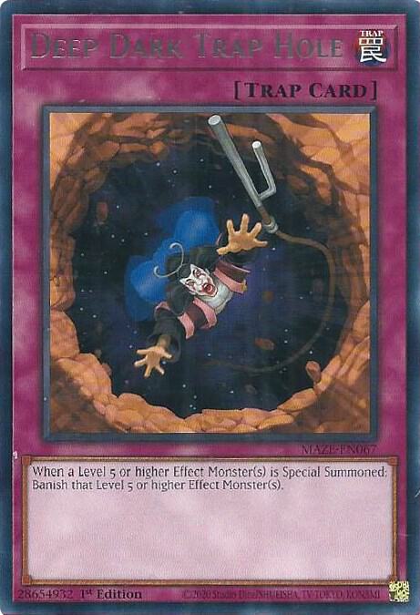 Deep Dark Trap Hole MAZE-EN067 card from Maze of Memories